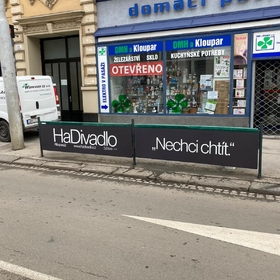 Reko - Venkovní reklama Brno - Reklama na zábradlí - HaDivadlo